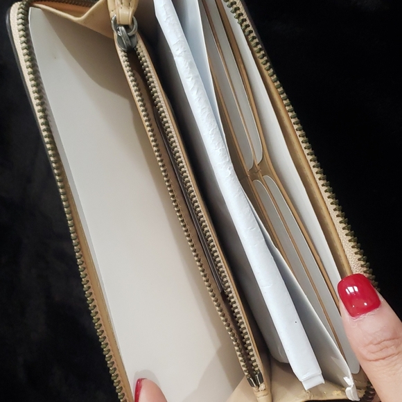 NEW Coach Wallet - Picture 4 of 7